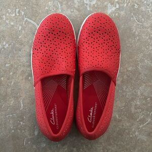 Clark’s Cloudsteppers - SIZE 8